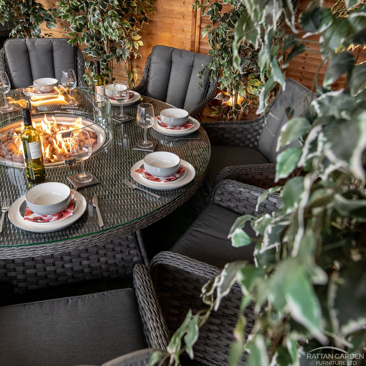 Rattan Serena Vienna 8 Seat Fire Pit With 165cm Round Table
